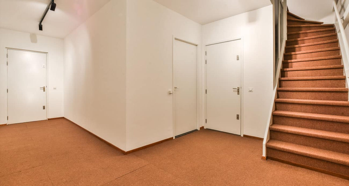 Commercial Contractor Grade Ball Bearing Hinges vs. Standard Hinges: What's the Difference?